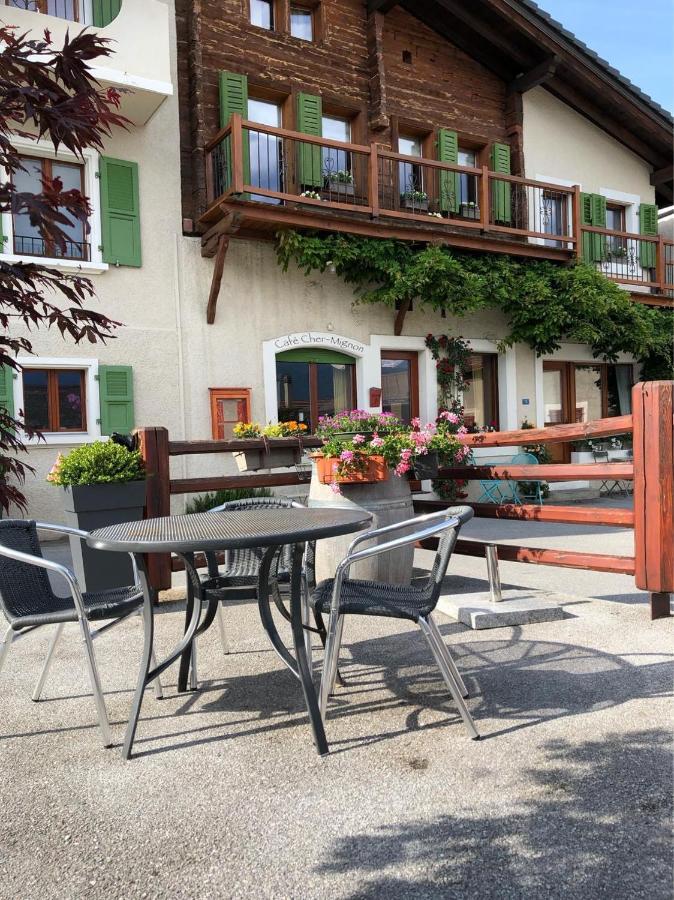 Cafe Cher-Mignon Et Chambres D'Hotes Chermignon-d'en Haut Luaran gambar